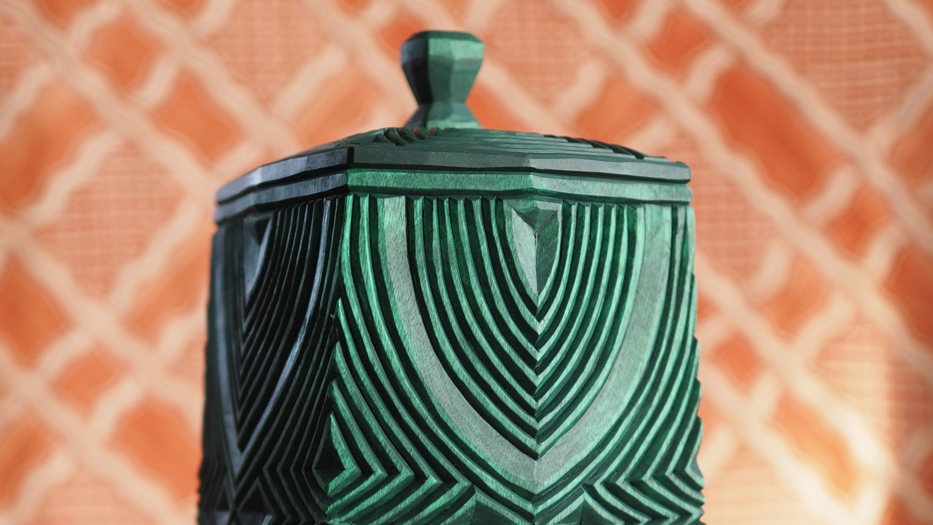 Folkkonstens täljda mönster