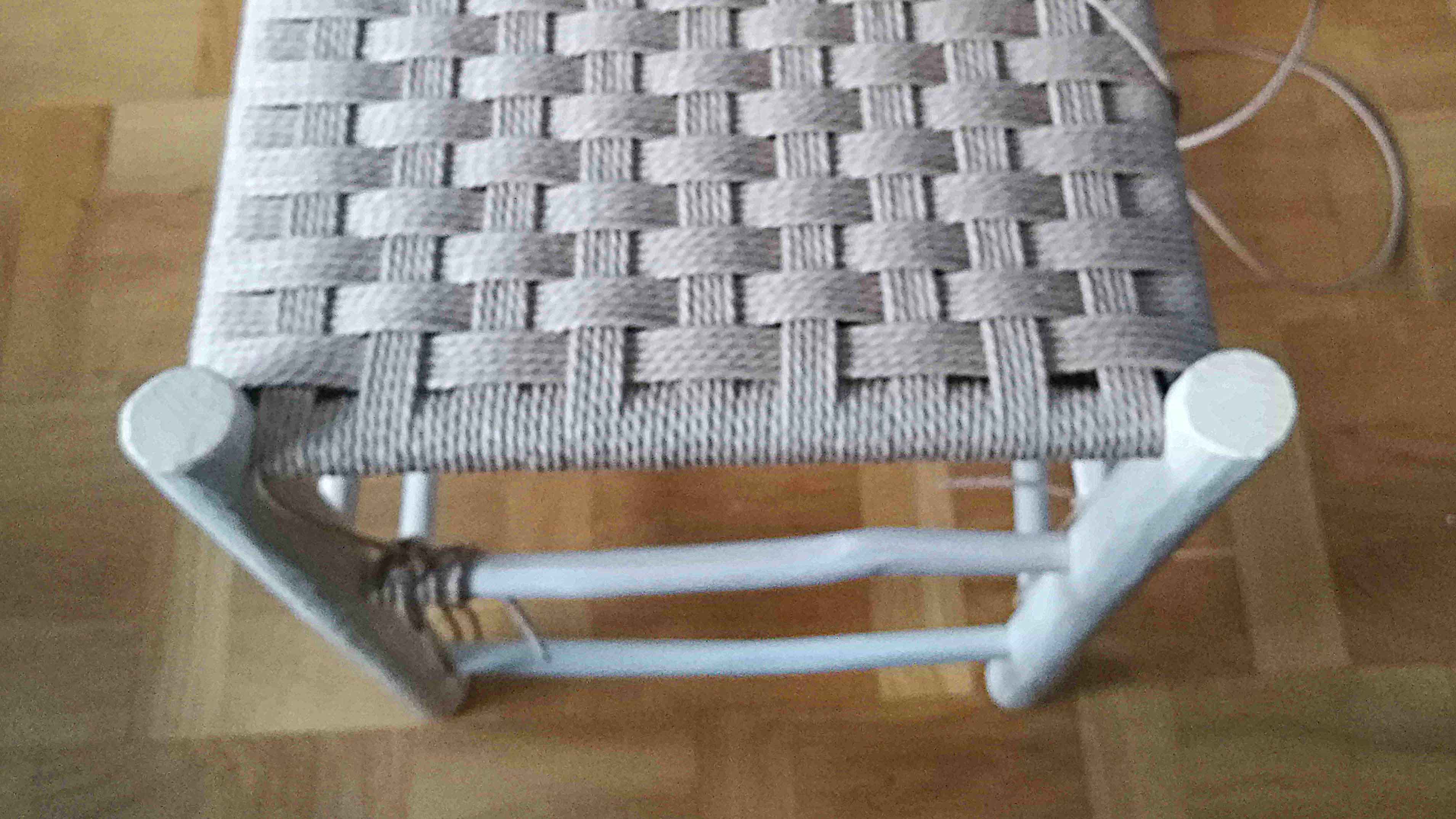Pall med flätad sits